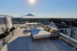 Rum i takvåning med terrass i Tollare